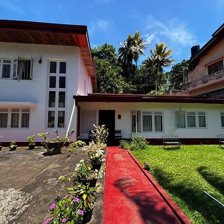 No 06 Veediya Bandara Lane Bahirawakanda Kandy Kültér fotó