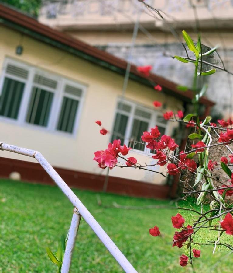 No 06 Veediya Bandara Lane Bahirawakanda Kandy Kültér fotó