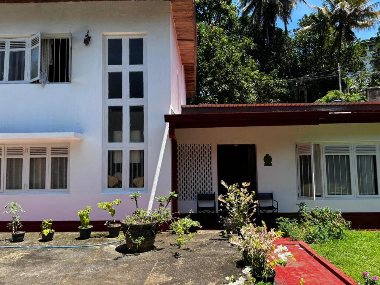 No 06 Veediya Bandara Lane Bahirawakanda Kandy Kültér fotó