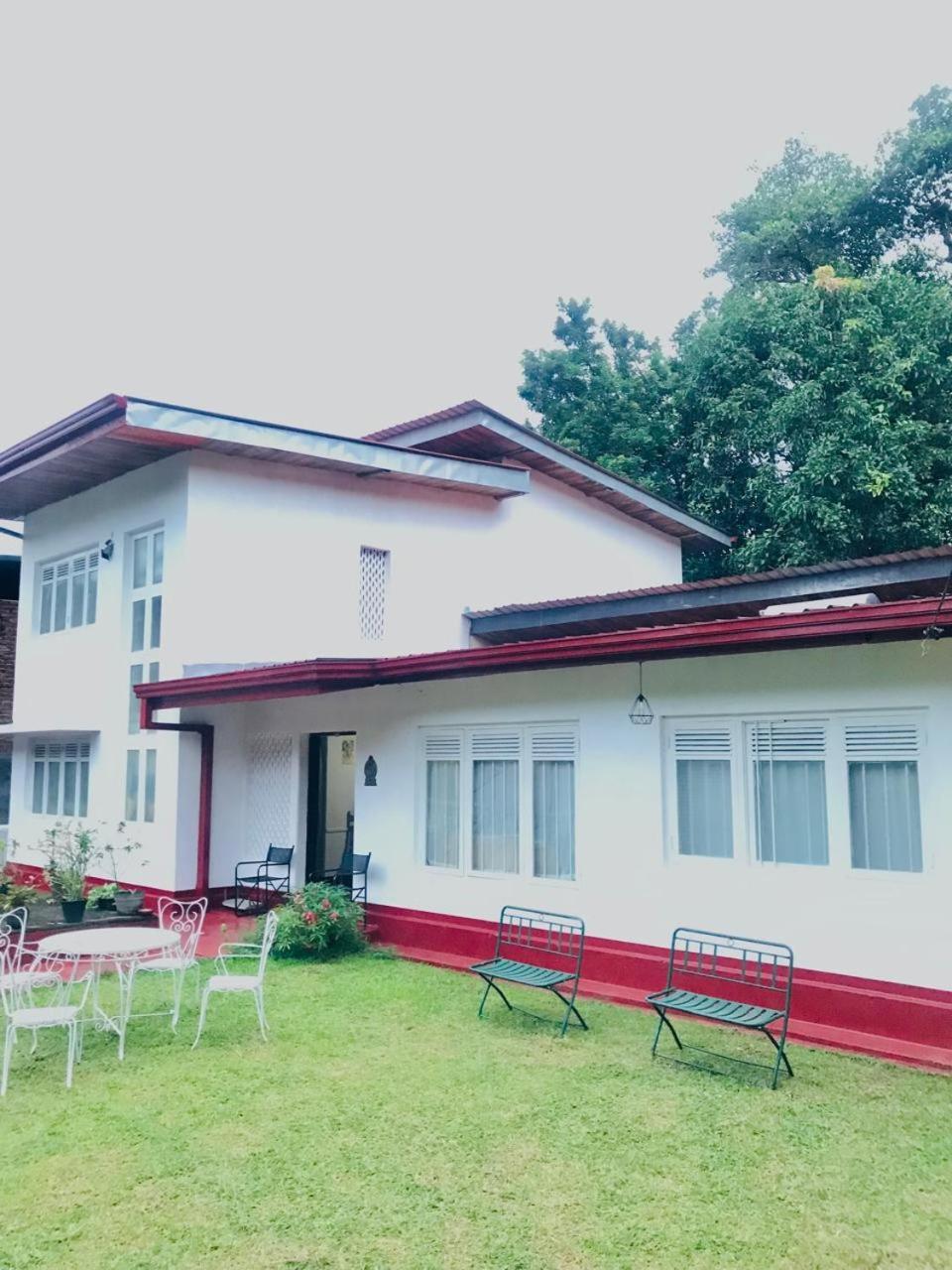 No 06 Veediya Bandara Lane Bahirawakanda Kandy Kültér fotó