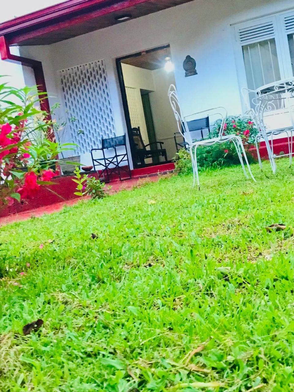 No 06 Veediya Bandara Lane Bahirawakanda Kandy Kültér fotó
